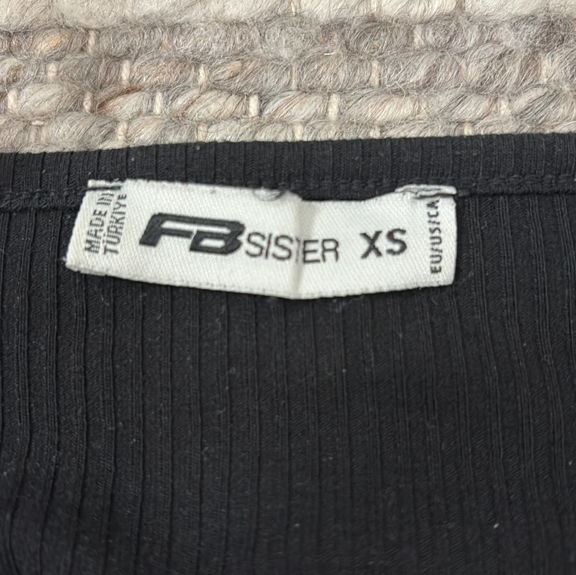 Svart ribbad linnetopp från FB Sister - 2