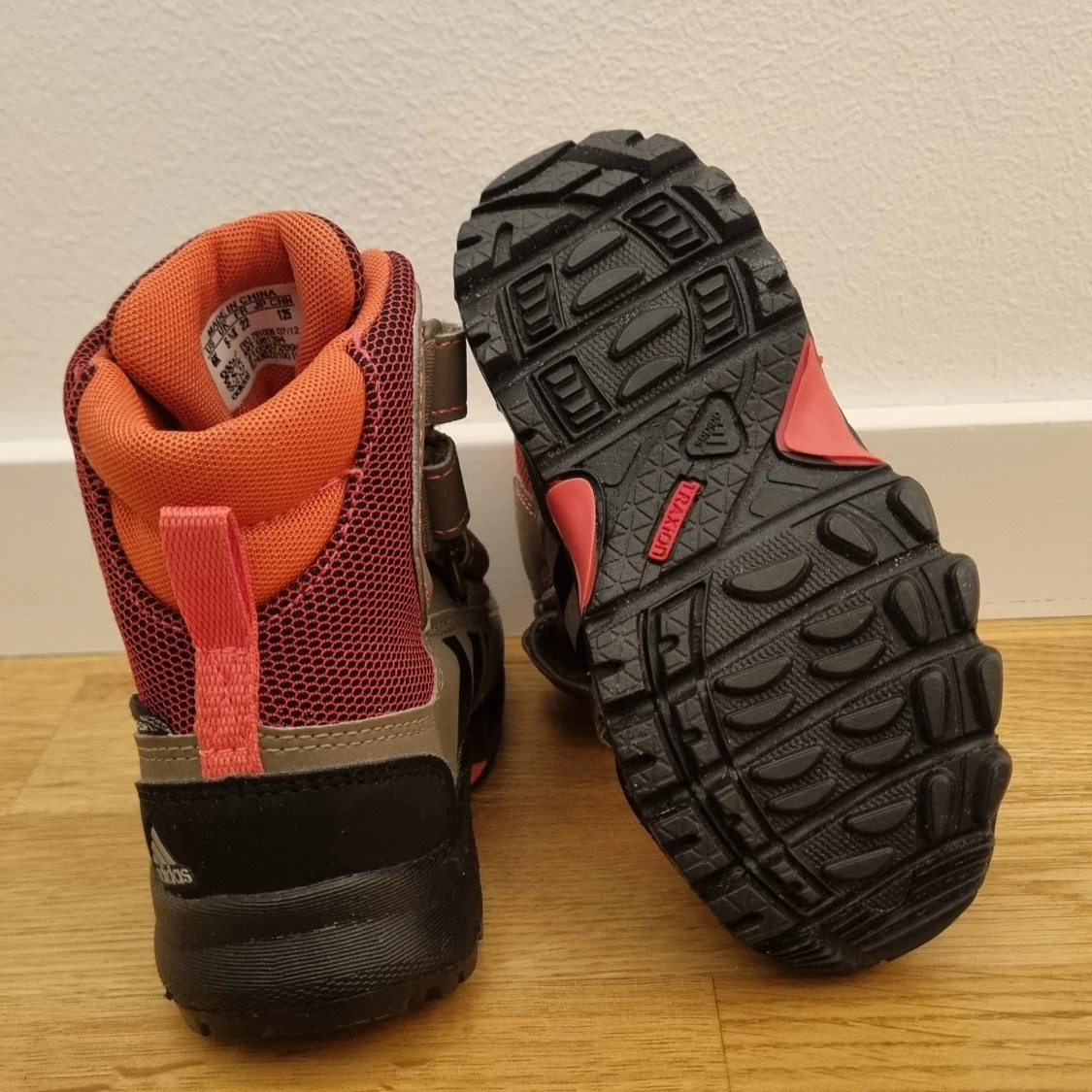 Barnboots från Adidas med kardborreband - 2