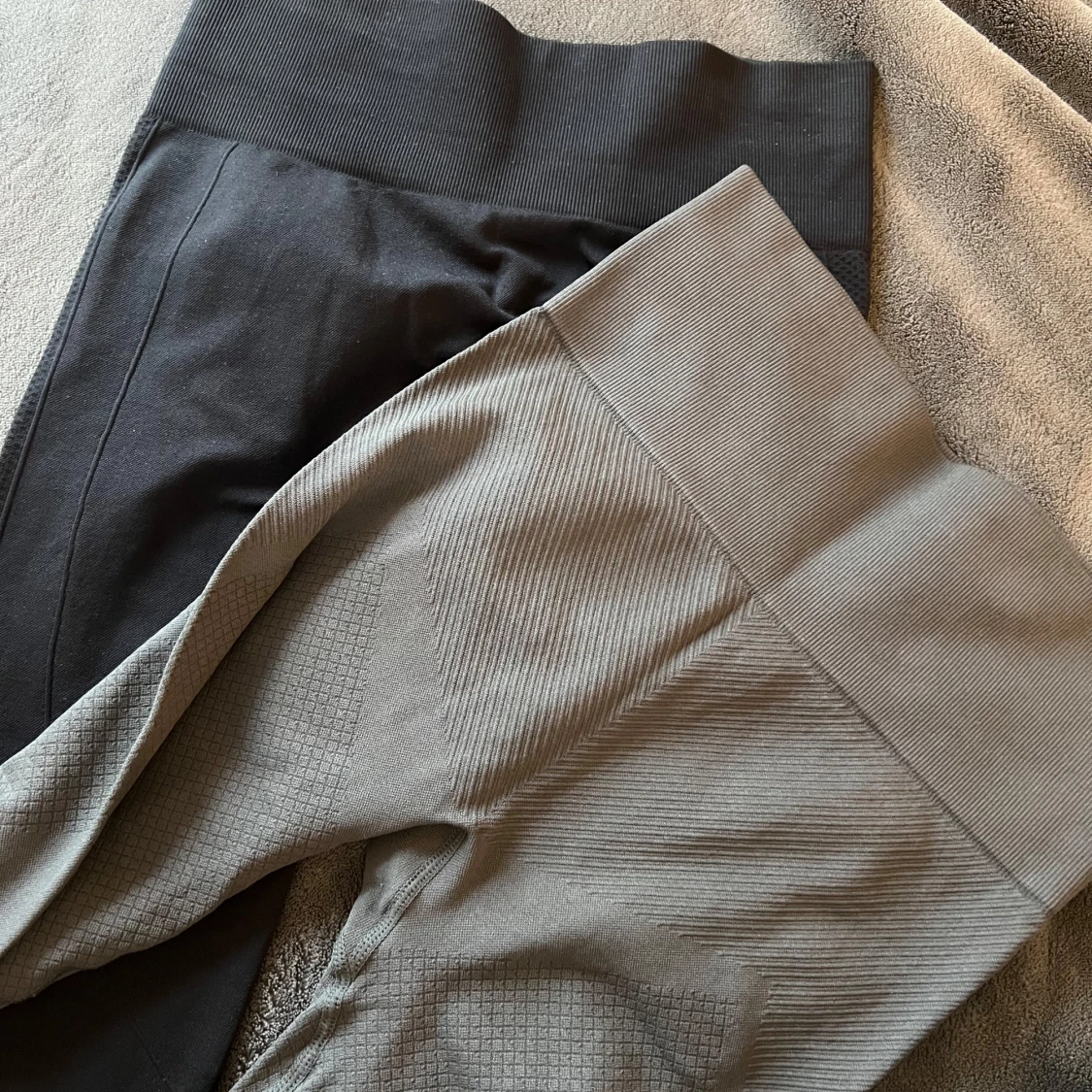 Svarta och grå leggings