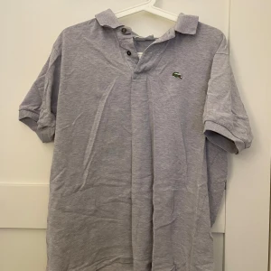 Lacoste Pike - Lacoste pike. Grå. Skrynklig men bra skick