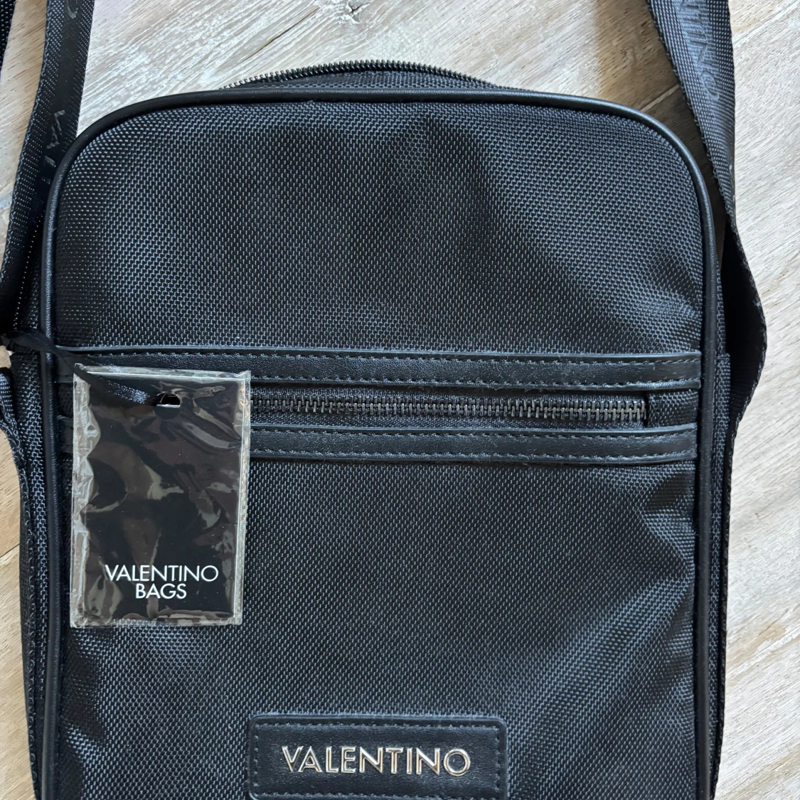 Svart axelväska från Valentino - 1