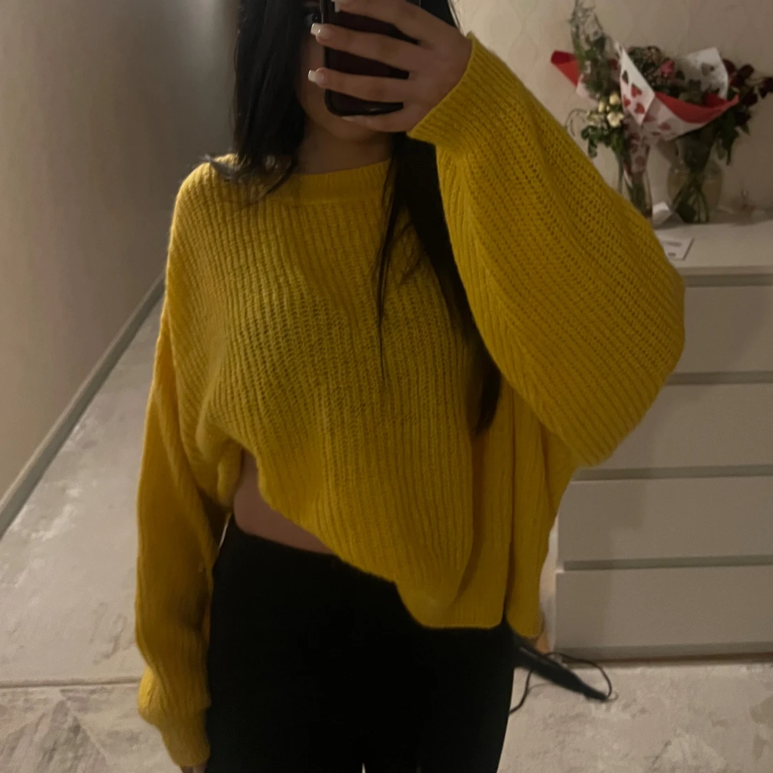 Gul stickad tröja - 2