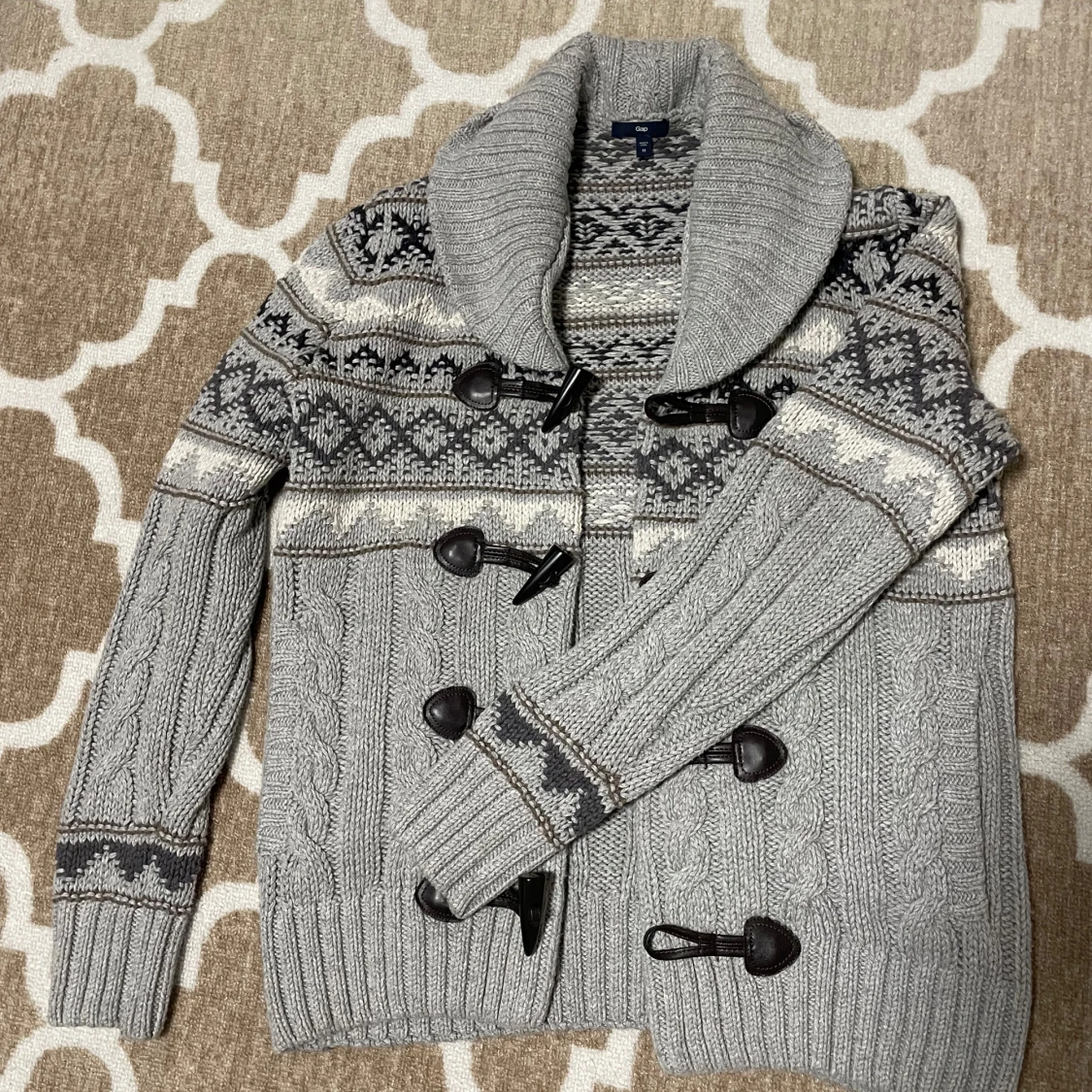 Grå stickad kofta från Gap - 1