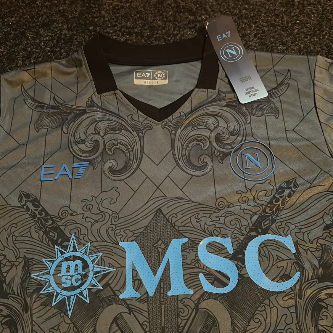 Grå och svart fotbollströja från EA7 - 1