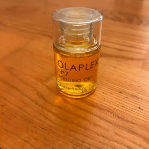 Olaplex No.7 Bonding Oil - Säljer en flaska Olaplex No.7 Bonding Oil oanvänd. säljs pga har redan en och råkade dubbelköpa❤️ ord pris 280kr mitt pris 100kr me frakt❤️