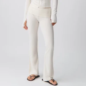 Vita yoga pants - Knappt använda. Storlek 146-152