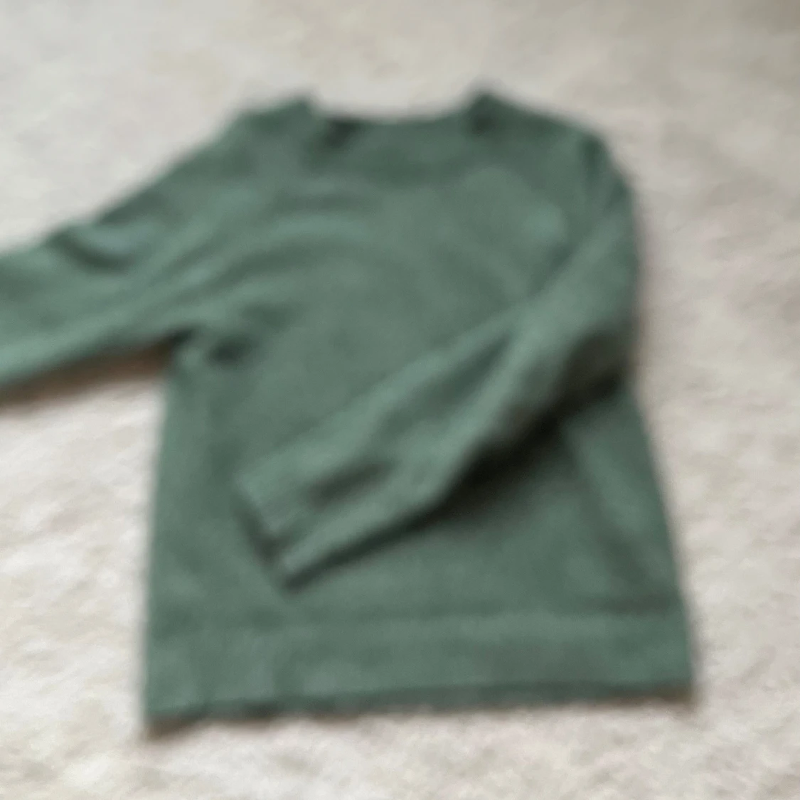 Grön stickad tröja - 1