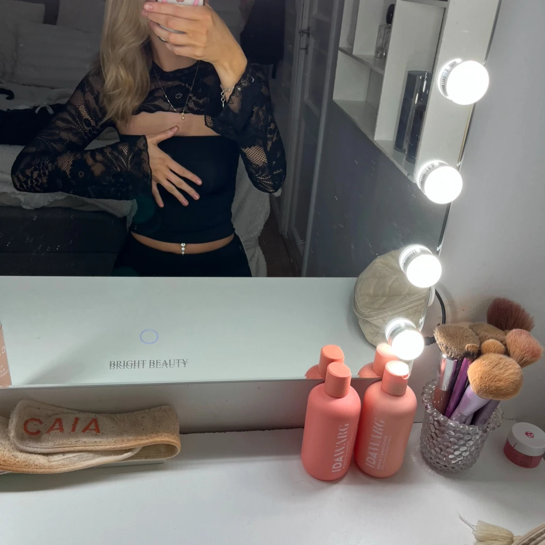 Svart axelbandslös topp med spetsärmar - 1