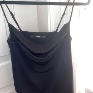 Svart linne - Jätte fint linne perfekt till fest! Storlek xs, går att justera axelbanden. Oanvänd endast testad🫶🏻