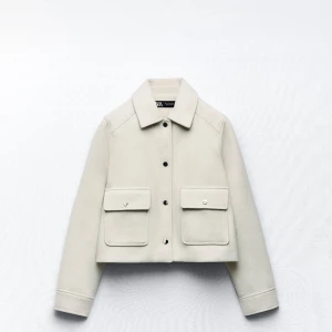 Zara kappa - Säljer nu min älskade kappa som är väldigt sparsamt använd, då jag fått upp ögonen för en ny. Frakt tillkommer! Kom privat för fler bilder.