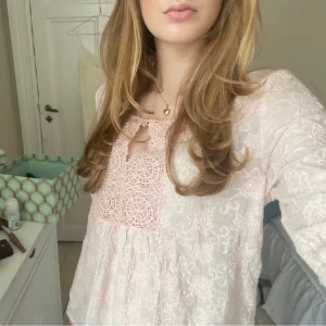 Odd Molly blus  - Jätte söt rosa blus men som tyvärr inte kommer till användning längre 💓 Skriv vid frågor eller fler bilder!!
