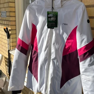 Skidjacka - Oanvänd skidjacka  Strl 36