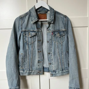 Jeansjacka - Jeansjacka från Levis 