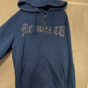 Rhinestone hopdie - Rhinestone hoodie från Momento. Strl S. Pris kan diskuteras💗