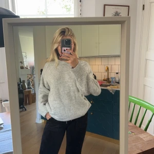 Grå stickad tröja  - Grå stickad tröja, bra skick. 