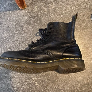 Dr martens  - Svarta doktor martens 