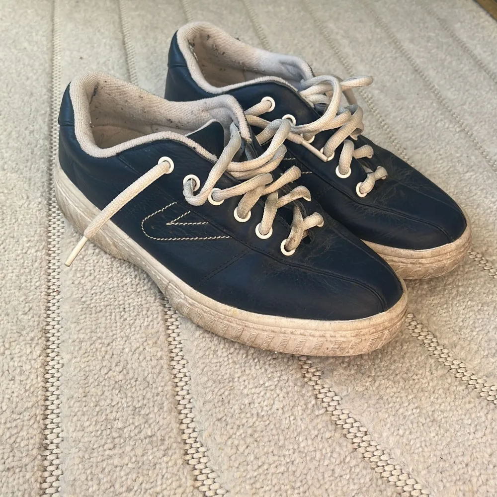 Sneakers från tretorn. Välanvända men fullt fungerande! . Kengät.