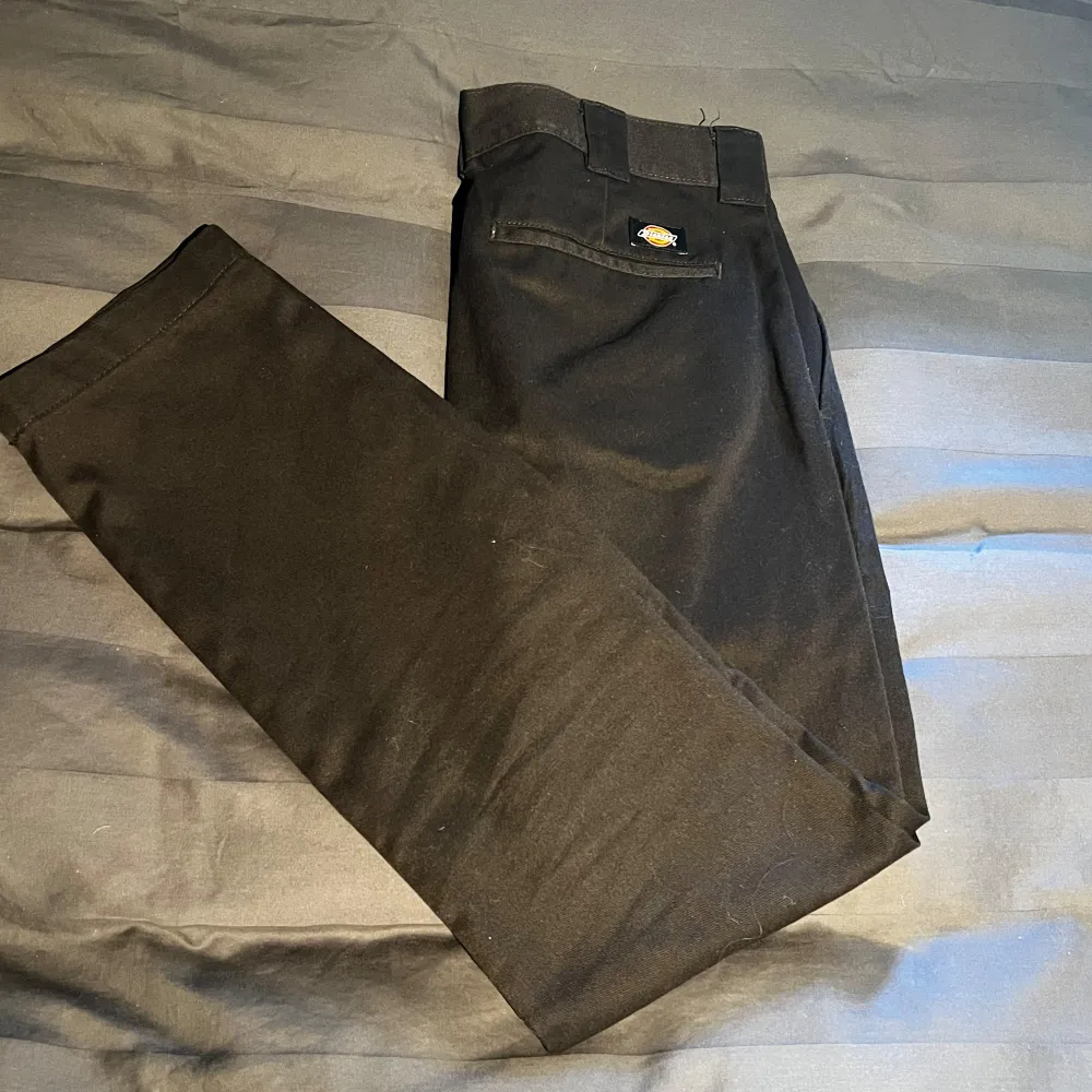 Mycket fina Dickies jeans i slim fit. Använda ett fåtal gånger och endast tvättade en gång. . Jeans & Byxor.