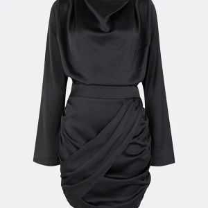 Svart klänning från Bik Bok - Snygg svart klänning från Bik Bok i storlek XS. 250kr