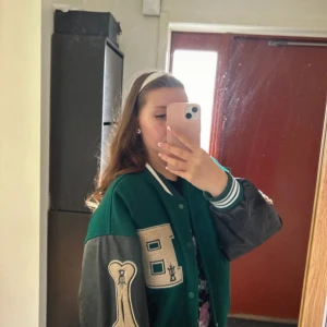 Bomberjacka  - Oversized bomberjacka i storlek M. Den är knappt använd💕