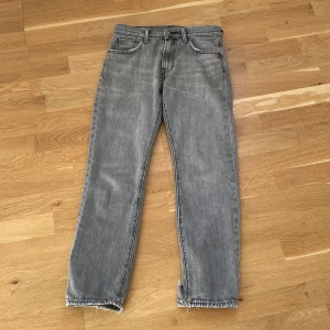 Levis jeans - W29 L32  Litet hål vid hälen på vänster ben. Annars bra skick