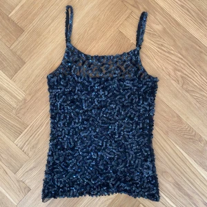 Glitter top - Mesh top med glutter och paljetter, perfekt till fest.