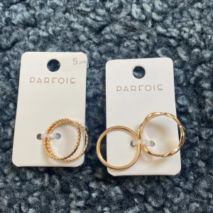 Guldringar - Två pack guldringar med två i varje. Säljs för 130kr för båda annars 65kr styck.