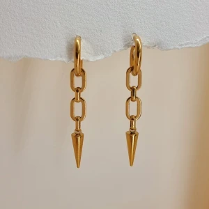 Handgjorda örhängen - Handgjorda örhängen●Följ :@ekjewelryofficial🤲 ● 💎Material- 100% rostfritt stål ●Örhängeskrokar -rostfritt stål . Nickel fri. Längd -5,5cm. Vattentåliga, ändrar inte färgen! 