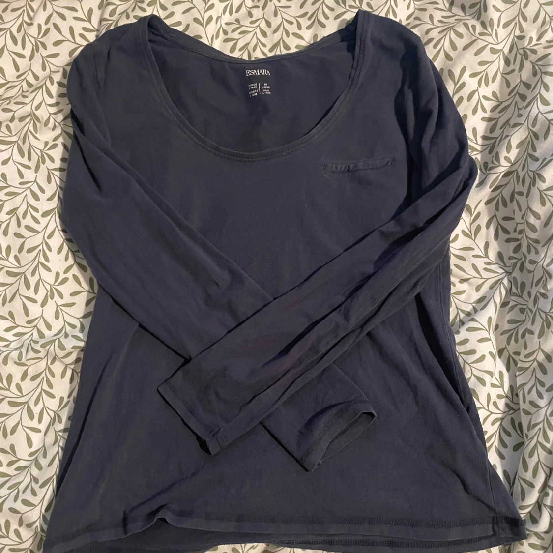 Marinblå U-ringand tröja