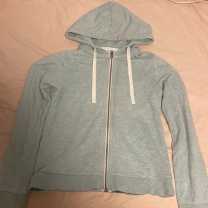 Ljusblå mywear woman tröja  - Bra skick använd 4–5 gånger när jag var liten 