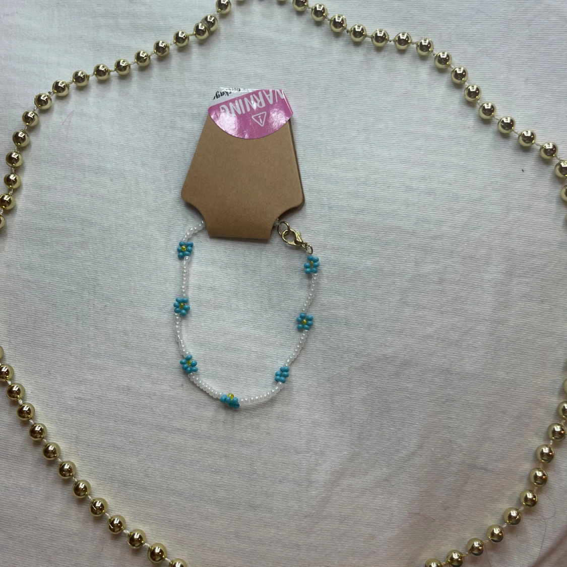  armband med blå detaljer