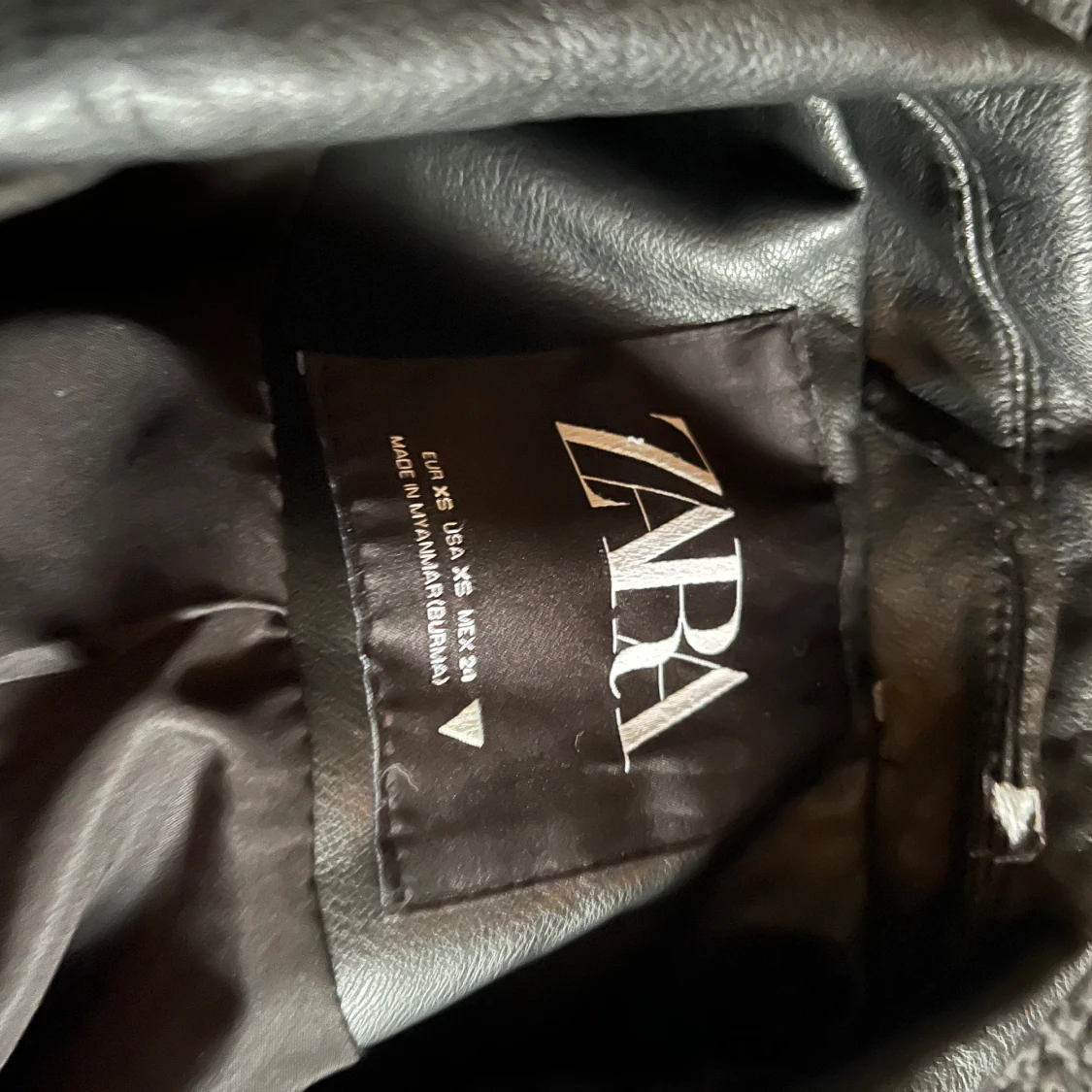 Svart skinnjacka från Zara - 92