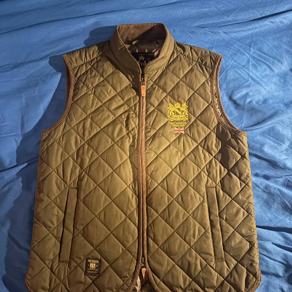 Olivgrön quiltad väst från Morris
