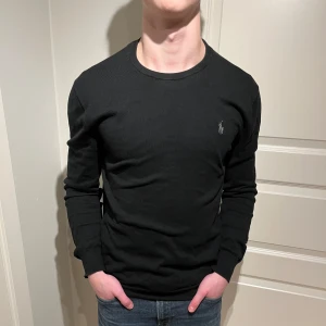 Ralph Lauren tröja - Riktigt snygg och bekväm Ralph Lauren tröja! | Utmärkt skick finns inget att anmärka! | Storlek M! | Ställ gärna frågor innan du köper
