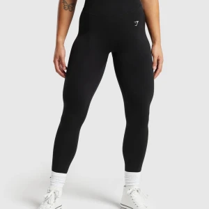 Svarta leggings från Gymshark - Säljer ett par svarta leggings från Gymshark i mycket bra skick. De är högmidjade och  jag har använt de 1 gång ni kan skriva om ni vill ha flera bilder 