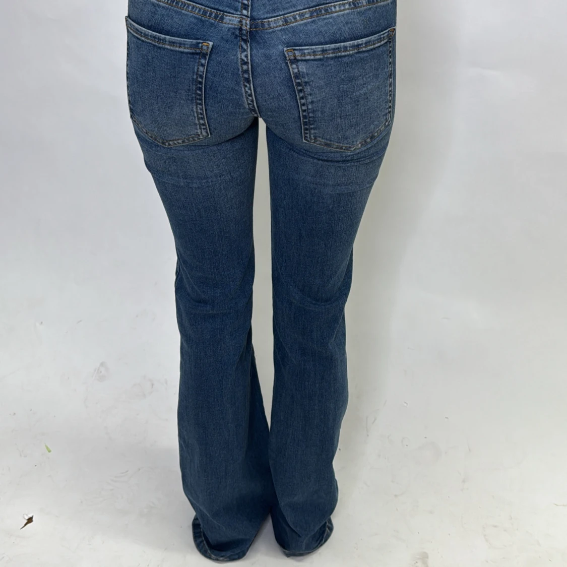 Blå bootcut jeans - 90