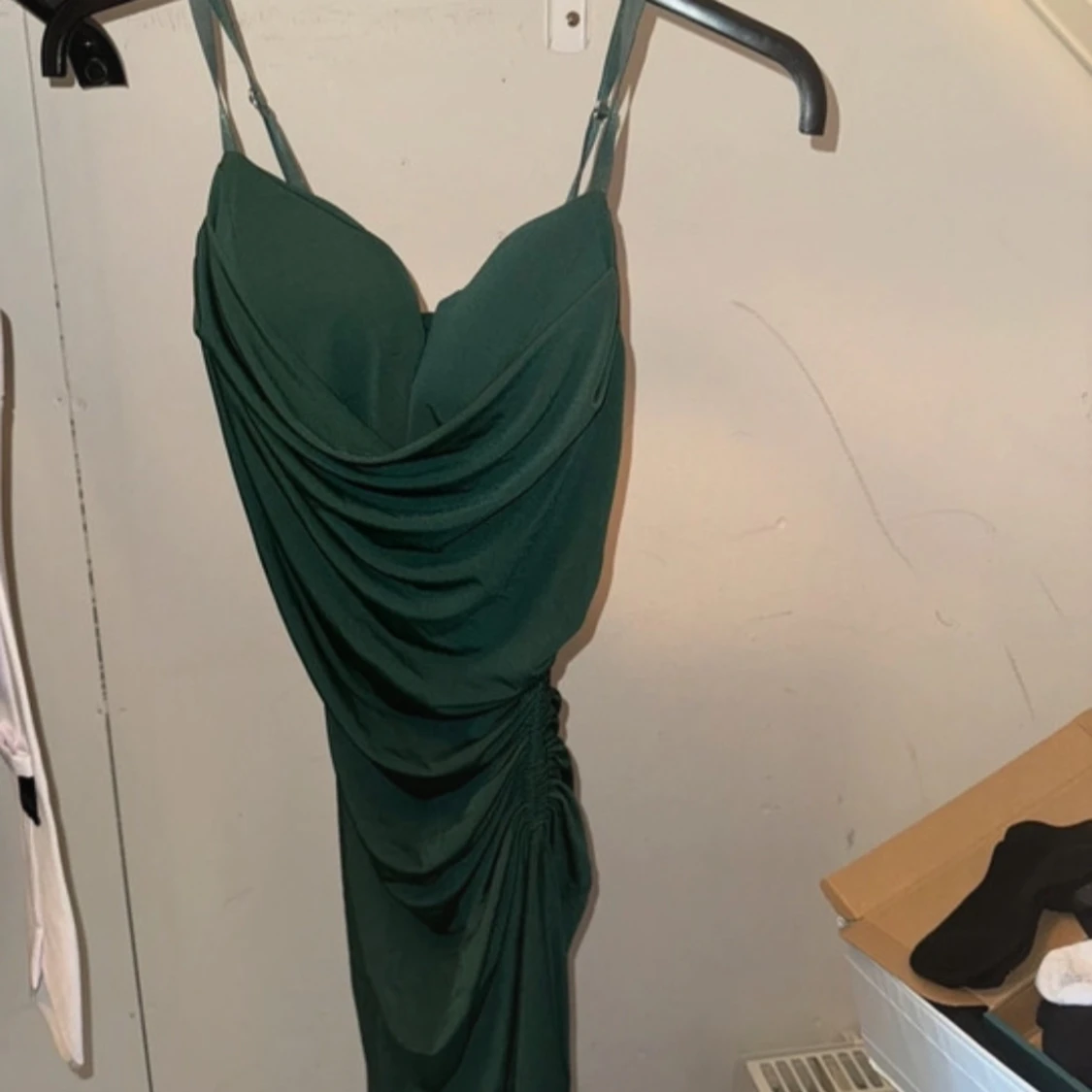 Grön långklänning med slits - 90