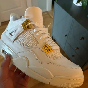 Jordan 4 Metallic gold - Riktigt feta jordans köpta på Nike store i mall of Scandina, Priset är inte hugget i sten