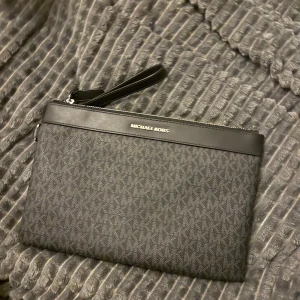 Väska - Aldrig använt! Köpt för 900kr