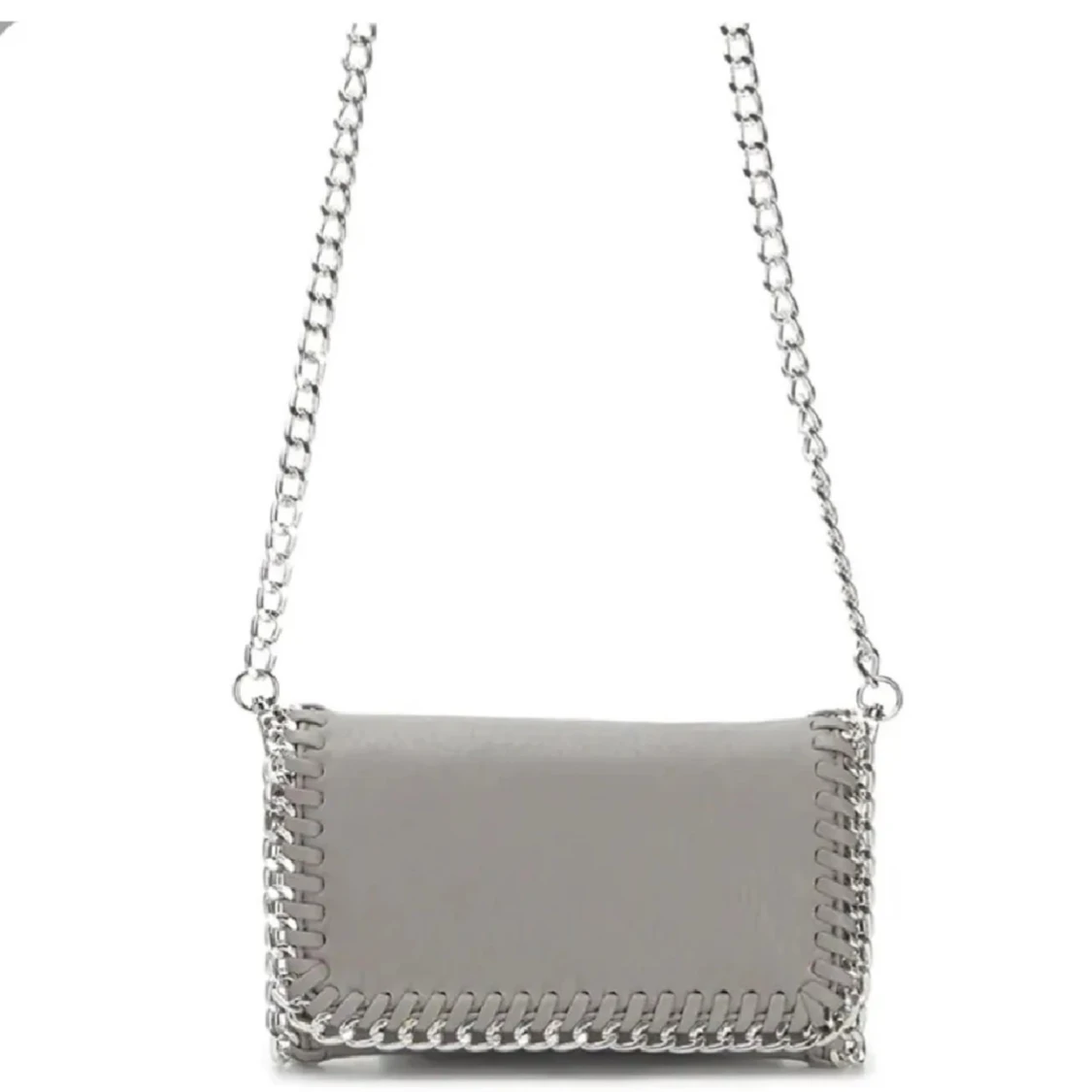 Grå axelväska med kedjedetaljer