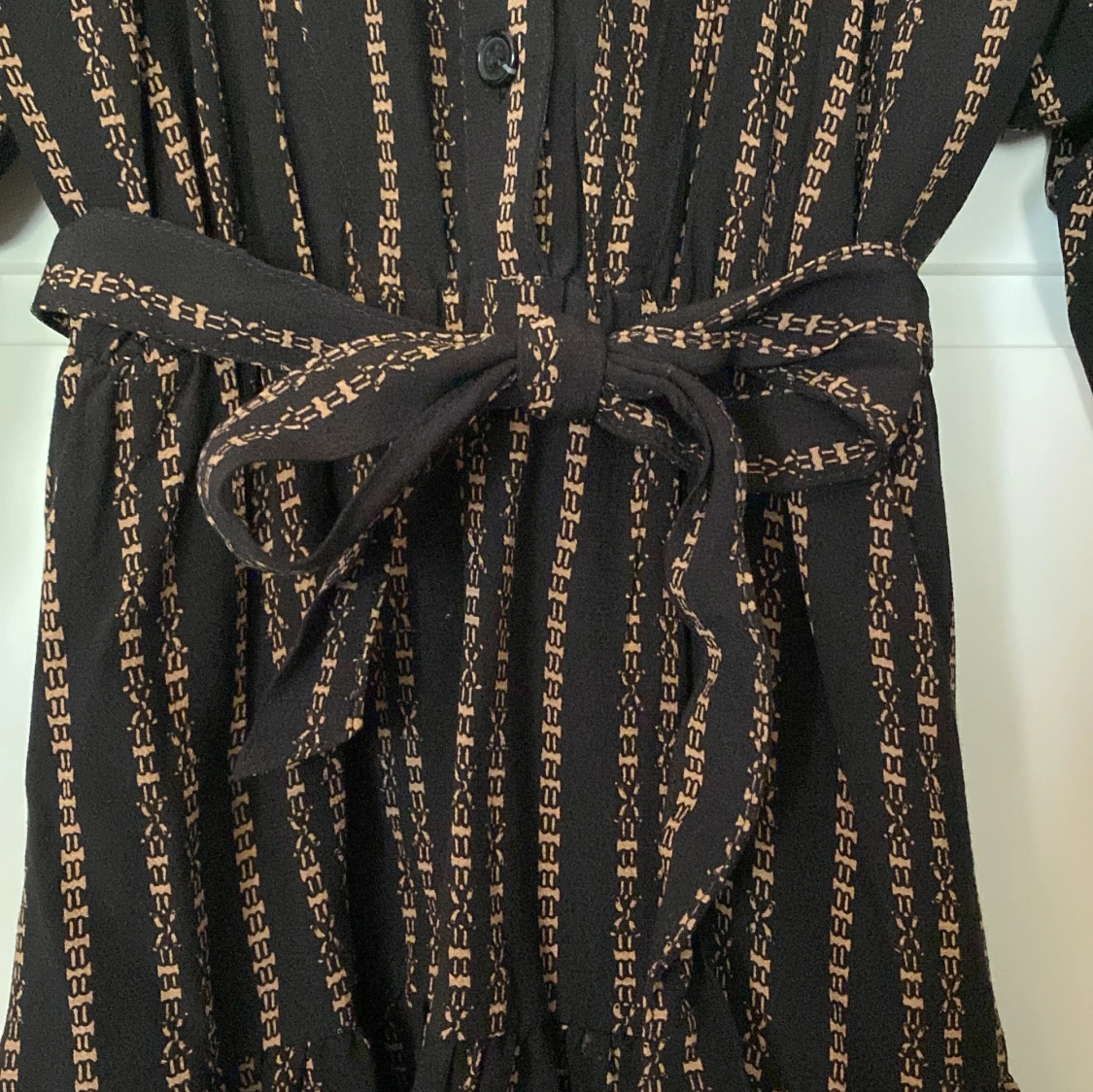 Svart och beige klänning från Designers Remix - 92