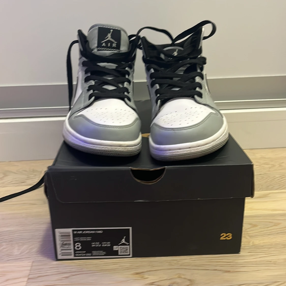 Jordans 1 mid Light smoky Grey