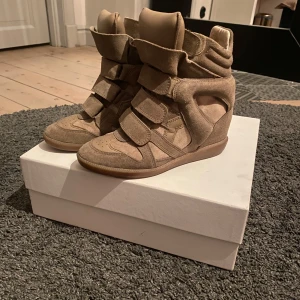 Isabell marant skor - Snygga beige sneakers från Isabel Marant i khakifärg inga defekter helt nya i princip storlek 36 💋💋💋