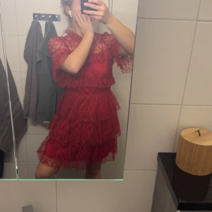 Röd spetsklänning perfekt till jul😍 - Så snygg röd klänning med spets, perfekt till julafton😍🙏så unik