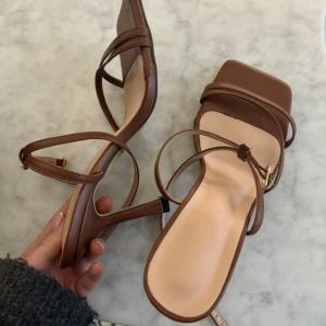 Klackskor - Sp fina i bra skick endast använda ngn gång🤎