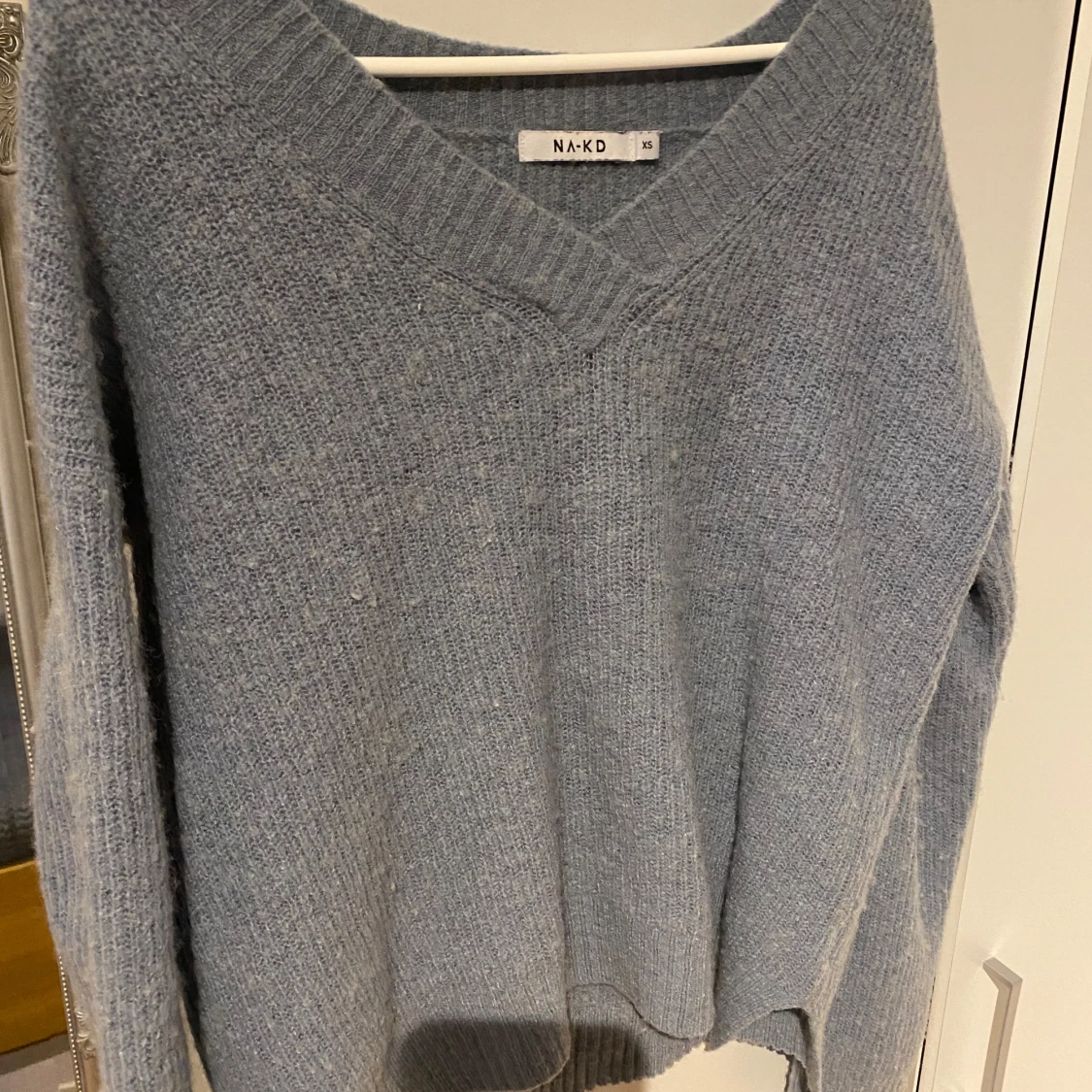 Ljusblå stickad tröja från NA-KD