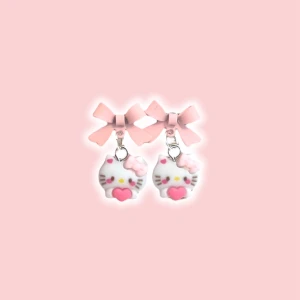 Hello kitty örhängen  - Delen som går in i örat är 925 silver