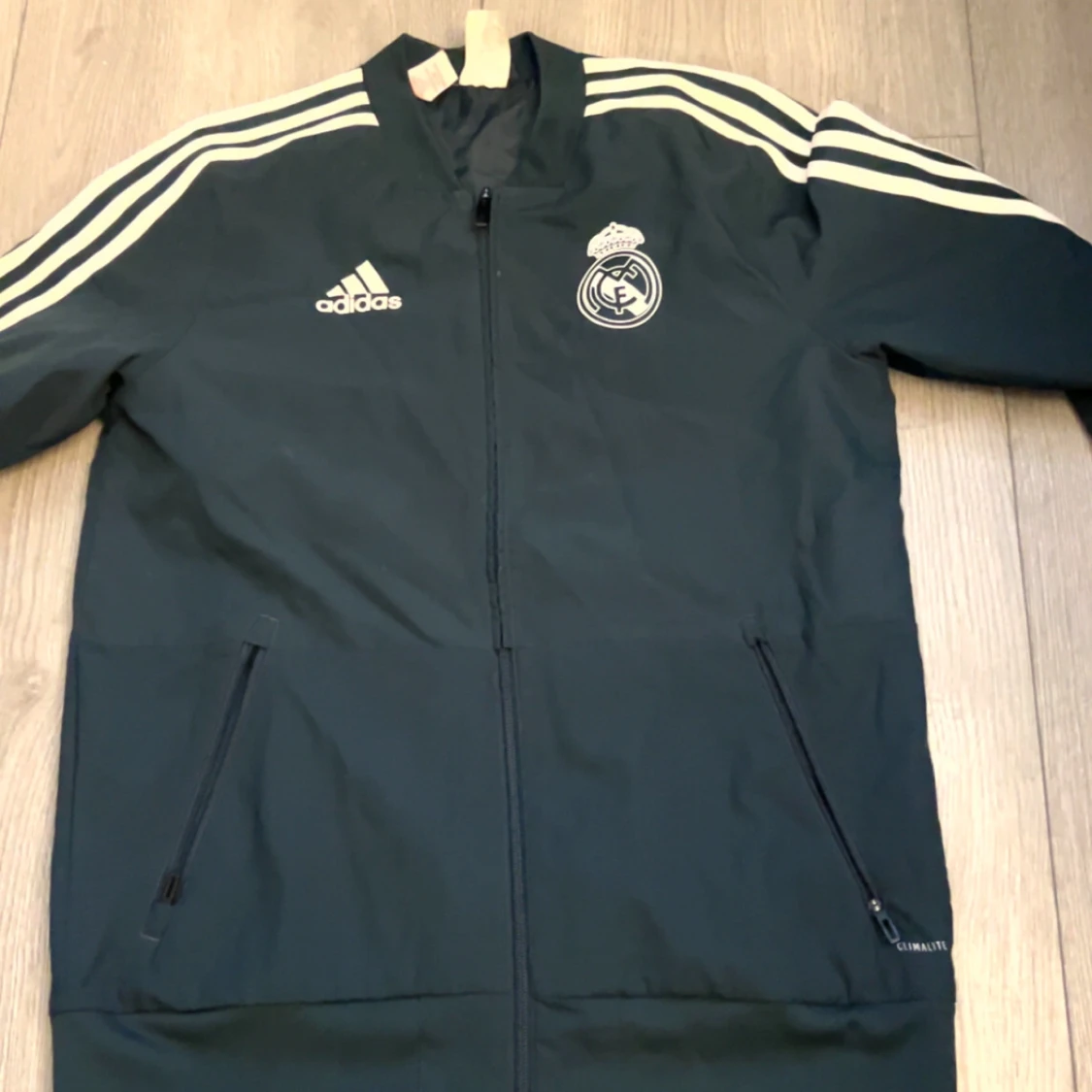 Svart träningsjacka från Adidas