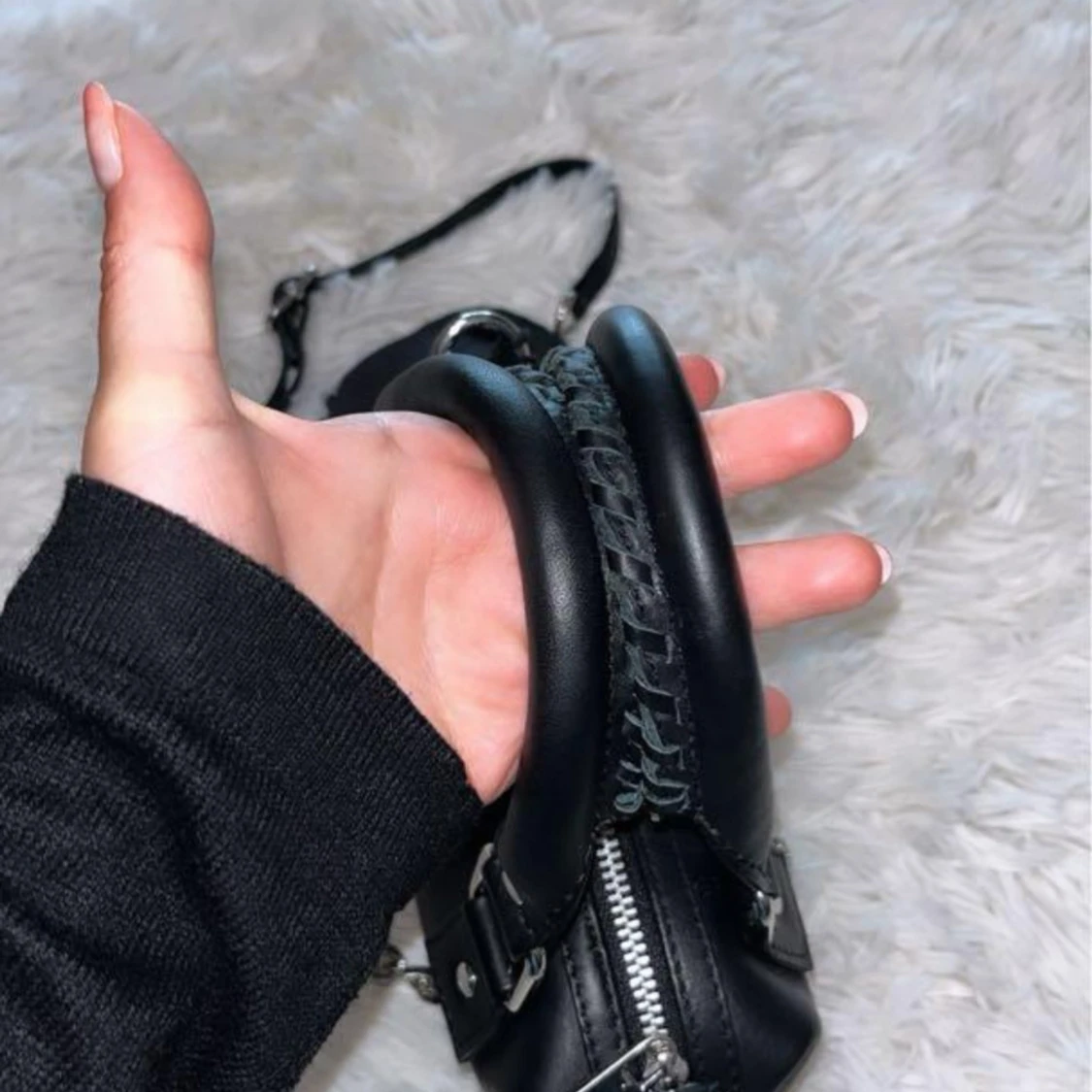 NYTT Svart handväska från Núnoo mini Bobby  - 92