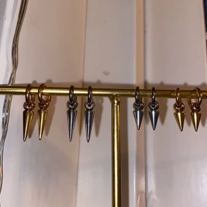 Örhängen  - Superfina örhängen 💞Modell ”Eloise”  finns i silver eller guld, kort eller lång modell